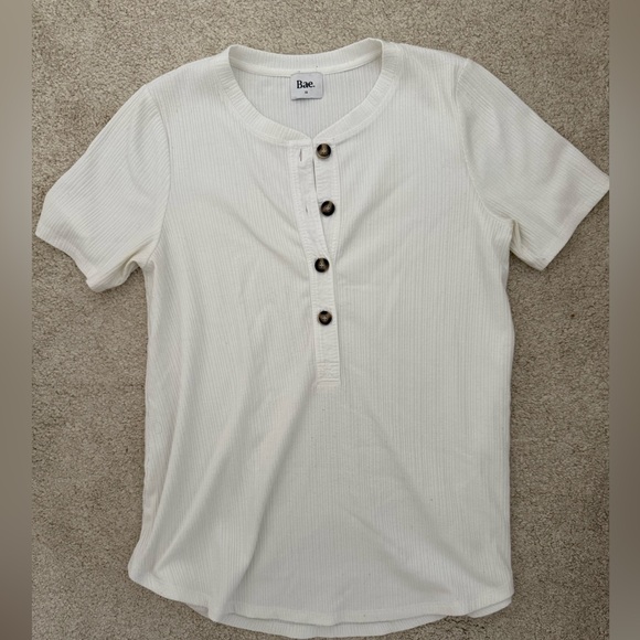 * SOLD LOCALLY* Bae the Label tee henley xs maternity/nursing top - Picture 1 of 4
